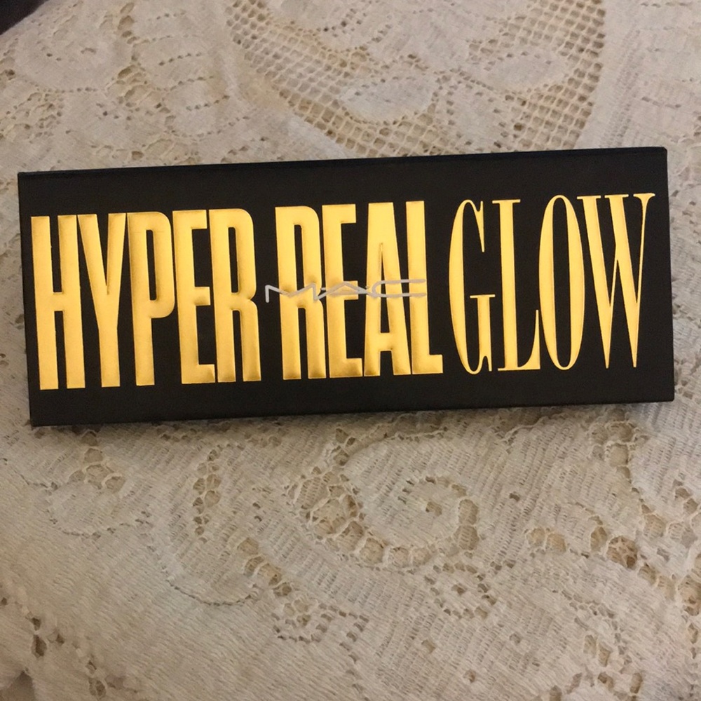 Brand new in box. MAC HYPER REAL GLOW PALETTE ~ GET IT GLOWIN’
